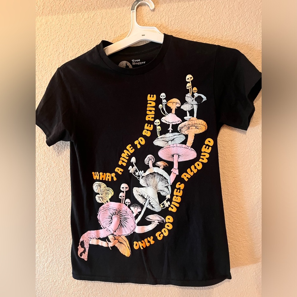 Treehugger t shirt size small